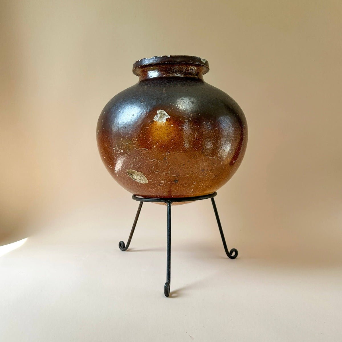 Round Vase on Iron Stand - SpaceHavenHome